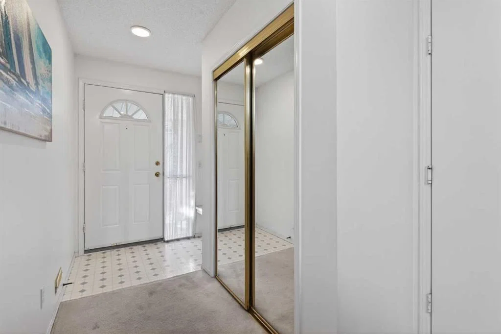320 Sierra Morena Green SW, Calgary — photo 5 of 38