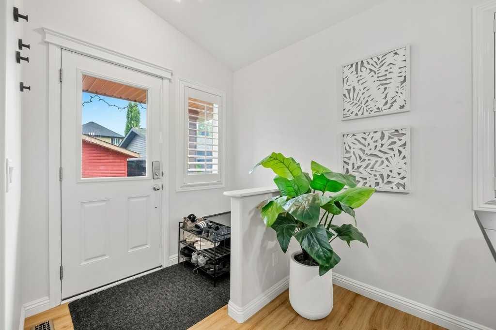 284 Prestwick Estate Way SE, Calgary — photo 5 of 50
