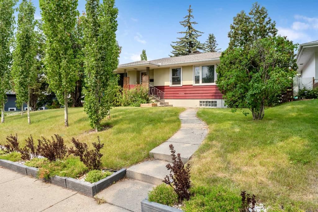 2720 32 Avenue SW, Calgary — main listing photo