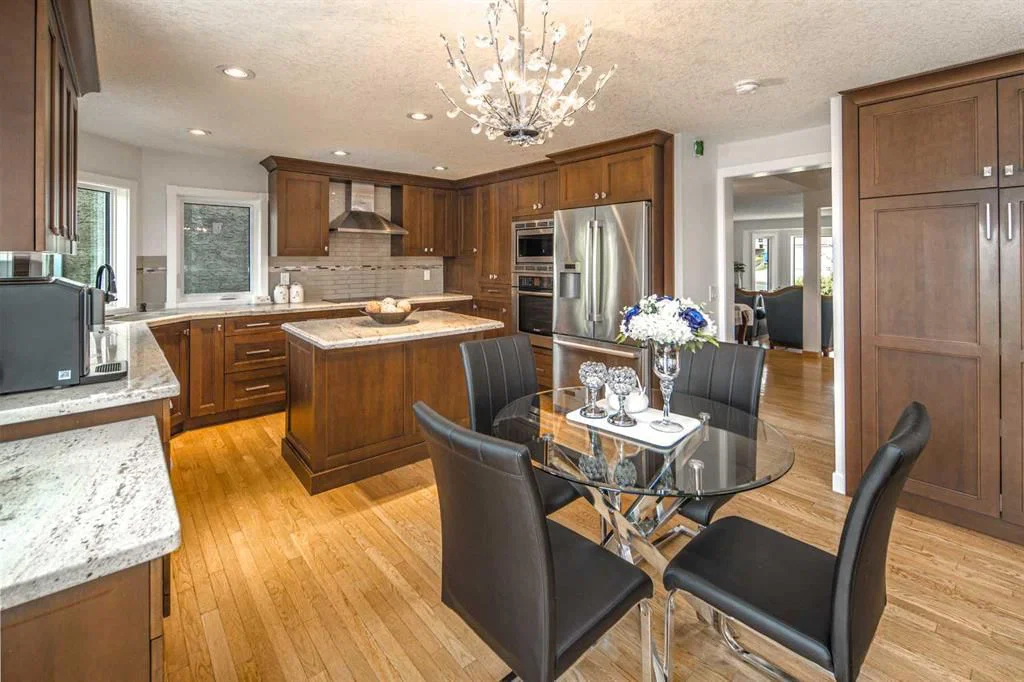 2612 Signal Hill Drive SW, Calgary — photo 4 of 50