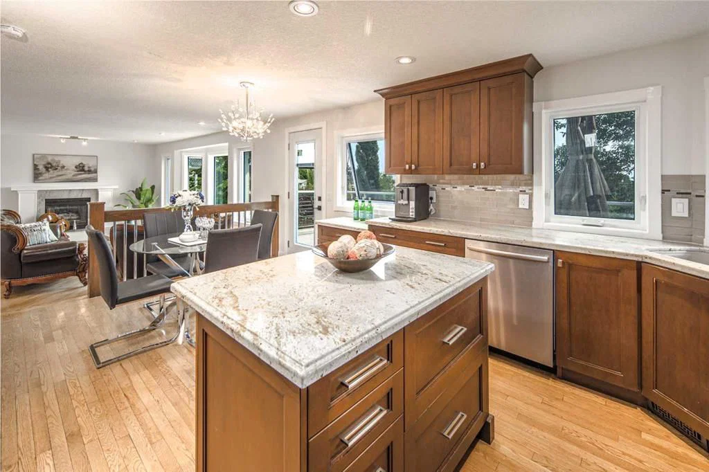 2612 Signal Hill Drive SW, Calgary — photo 5 of 50