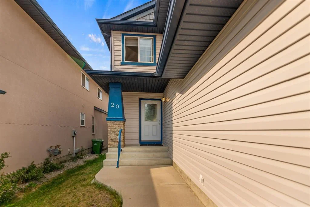 20 Saddlecrest Terrace NE, Calgary — photo 2 of 35