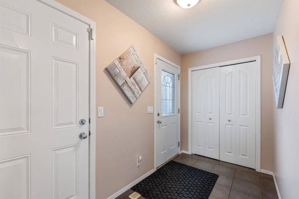 20 Saddlecrest Terrace NE, Calgary — photo 5 of 35