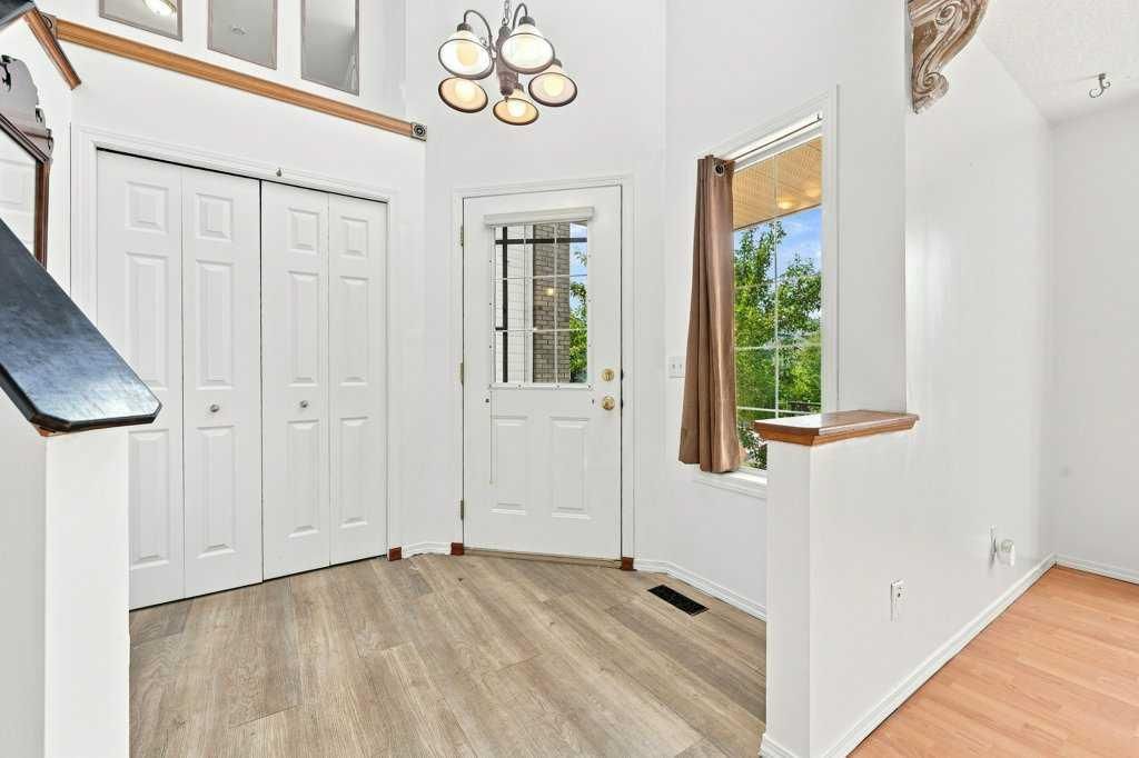 100 Coventry Road NE, Calgary — photo 3 of 38