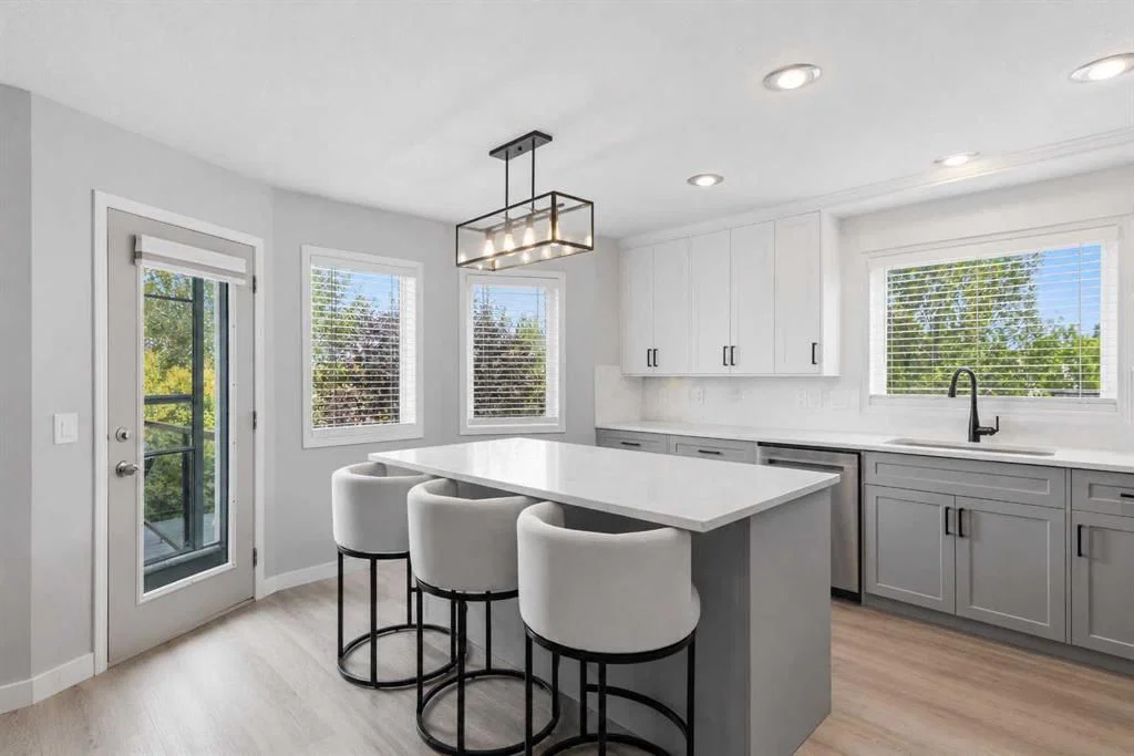 122 Sceptre Close NW, Calgary — main listing photo