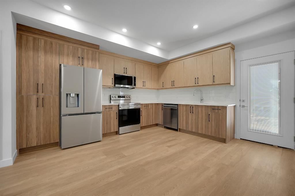 612 12 Avenue NE, Calgary — photo 4 of 31