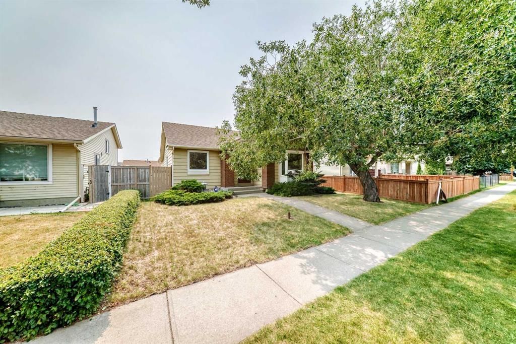 128 Erin Woods Drive SE, Calgary — main listing photo
