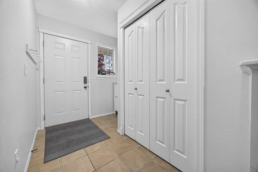 211 Bayside Point SW, Airdrie — photo 4 of 40