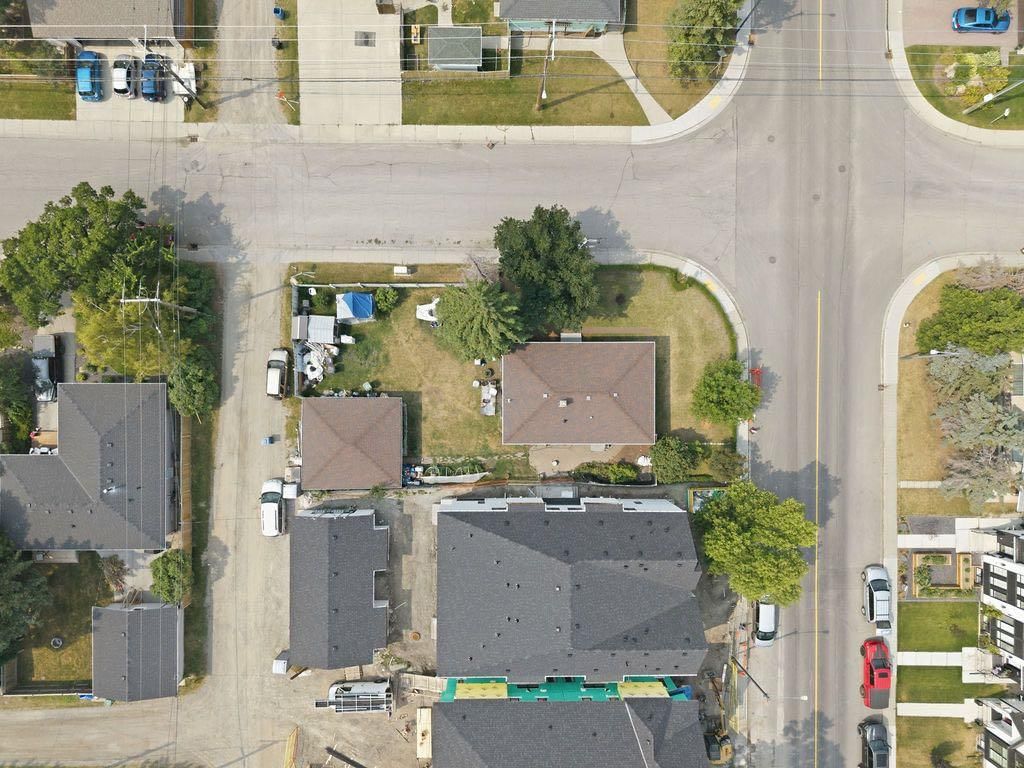 5604 21 Street SW, Calgary — photo 4 of 24
