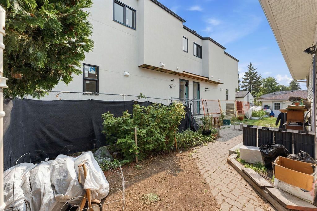 5604 21 Street SW, Calgary — photo 5 of 24