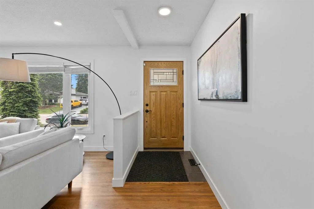 20 Mapleburn Drive SE, Calgary — photo 4 of 50
