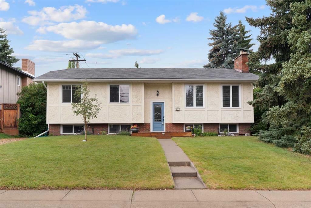 195 Lake Wapta Rise SE, Calgary — main listing photo