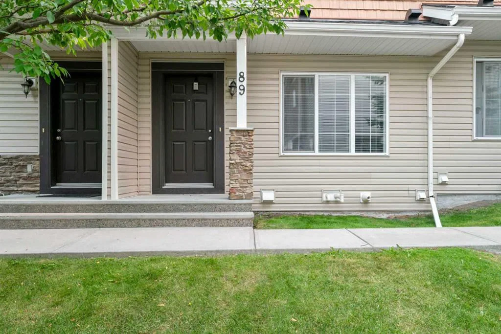 89 Pantego Lane NW, Calgary — main listing photo