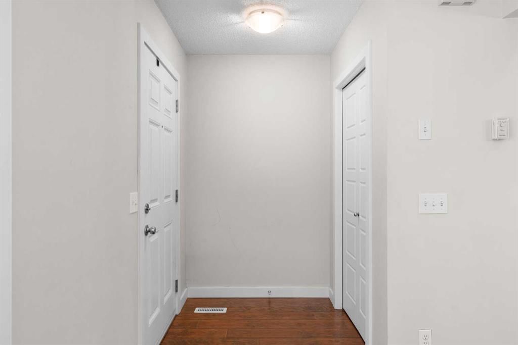 89 Pantego Lane NW, Calgary — photo 3 of 49