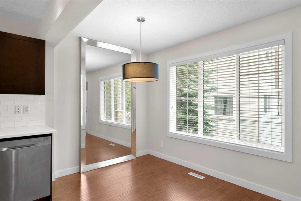 89 Pantego Lane NW, Calgary — photo 5 of 49