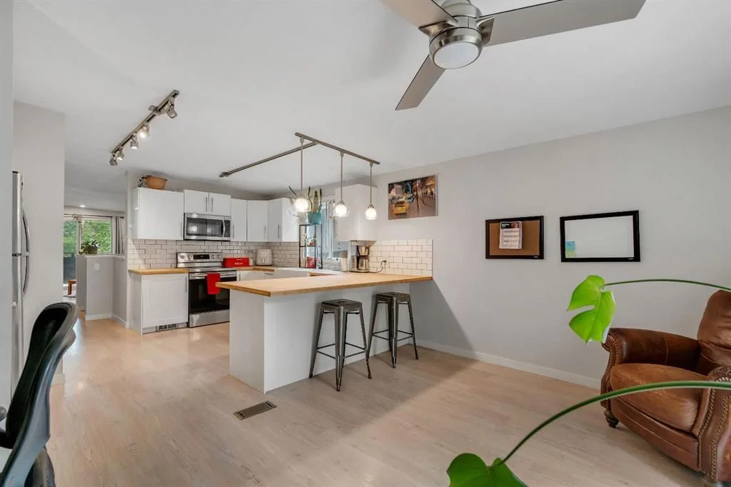 431 37 Street SW, Calgary — photo 3 of 37