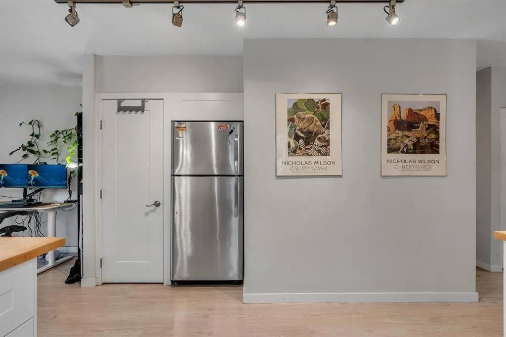 431 37 Street SW, Calgary — photo 5 of 37
