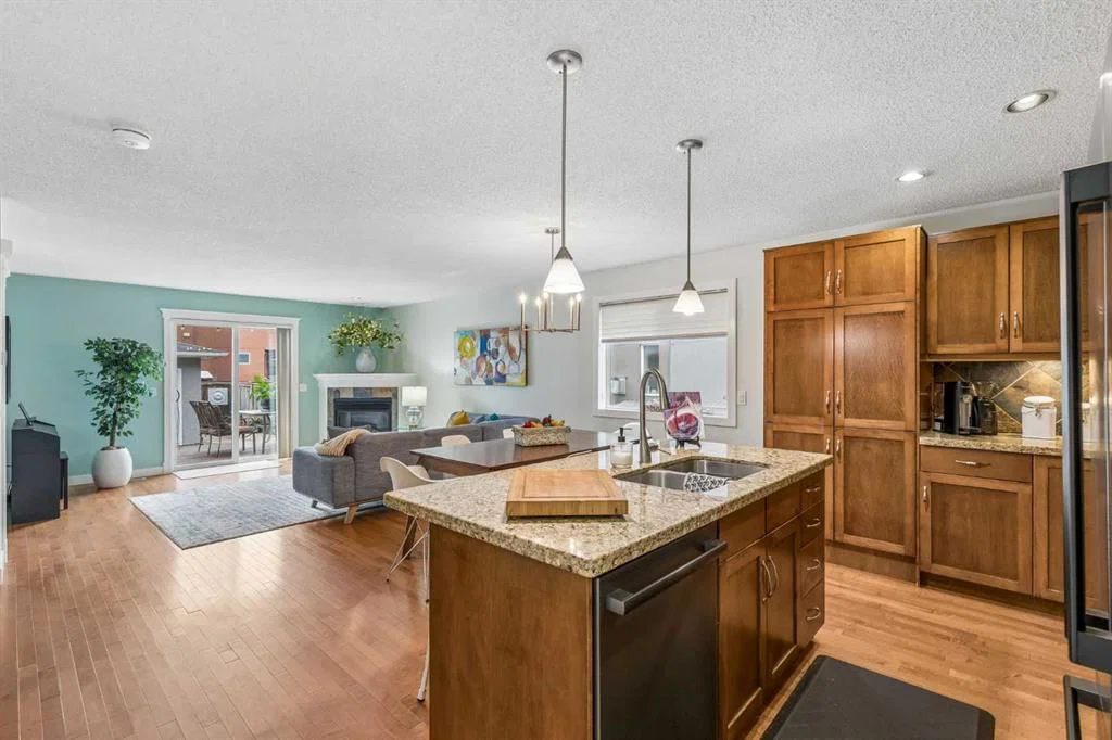 3444 3 Avenue NW, Calgary — photo 2 of 40