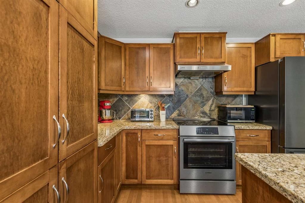 3444 3 Avenue NW, Calgary — photo 5 of 40