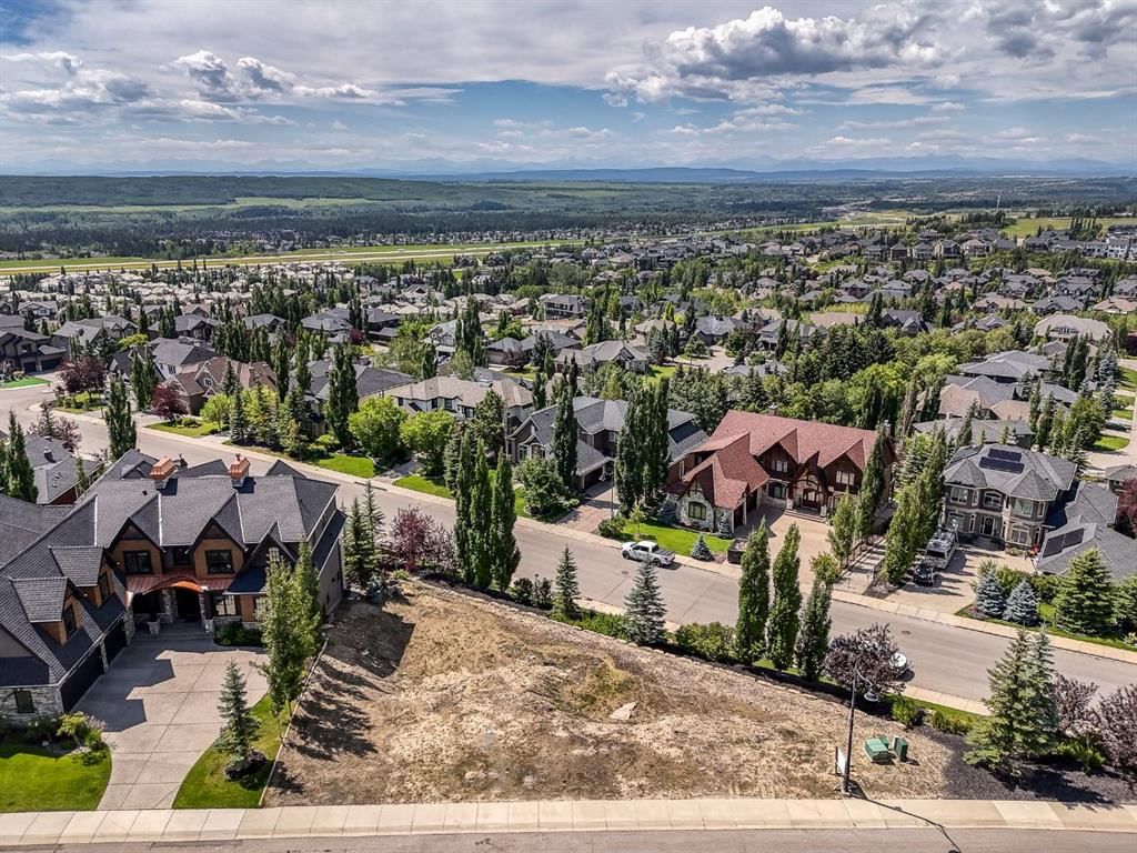 7695 Elkton Drive SW, Calgary — photo 3 of 11