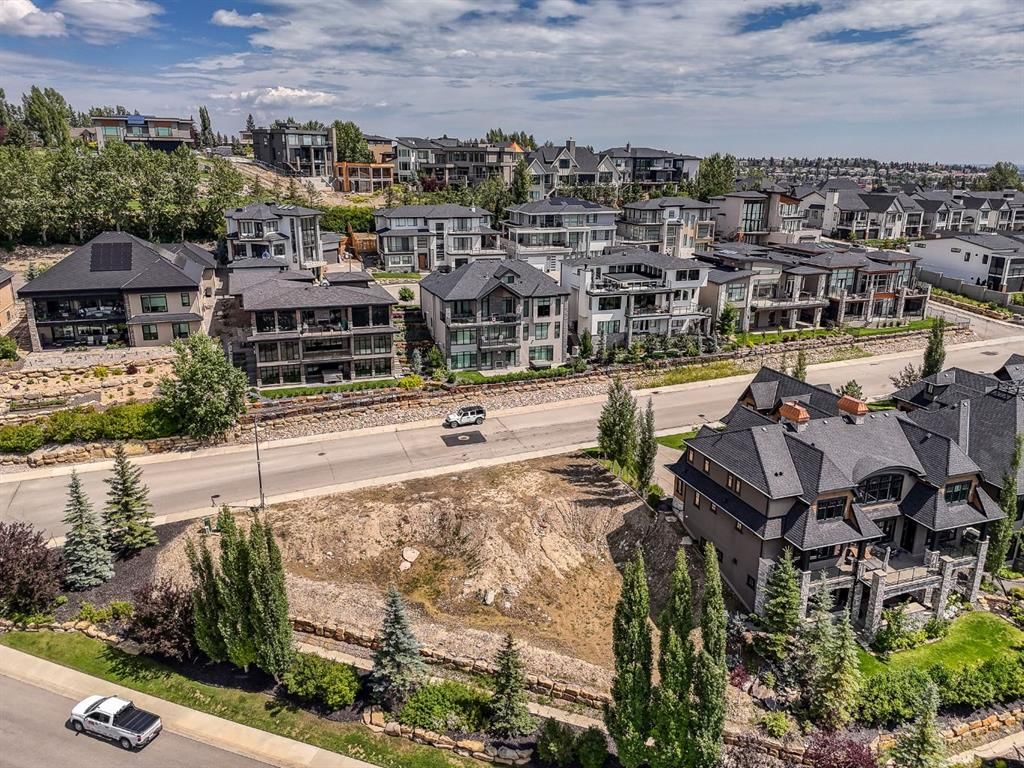 7695 Elkton Drive SW, Calgary — photo 5 of 11