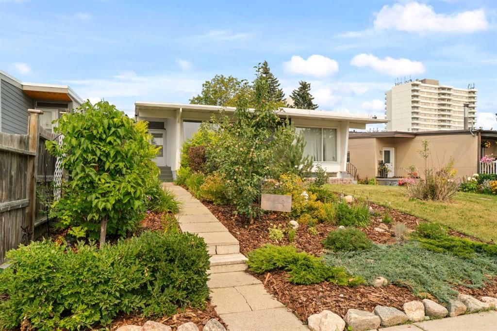 726 68 Avenue SW, Calgary — main listing photo