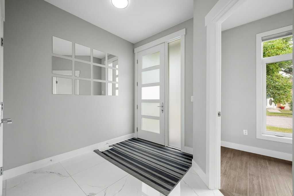 637 14 Avenue NE, Calgary — photo 2 of 50