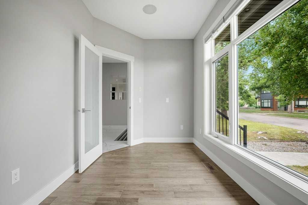 637 14 Avenue NE, Calgary — photo 4 of 50