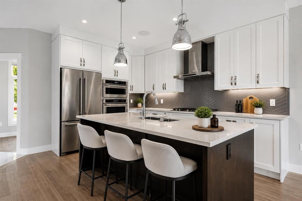637 14 Avenue NE, Calgary — photo 5 of 50