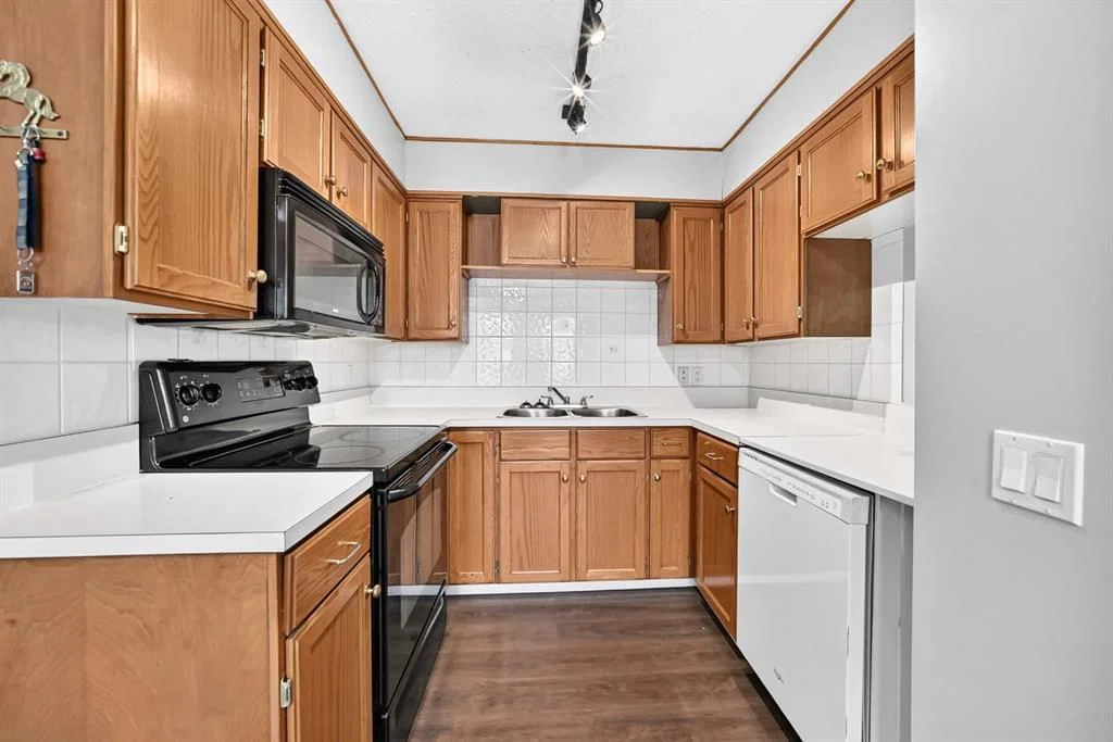 7964 Huntington Road NE, Calgary — photo 3 of 49