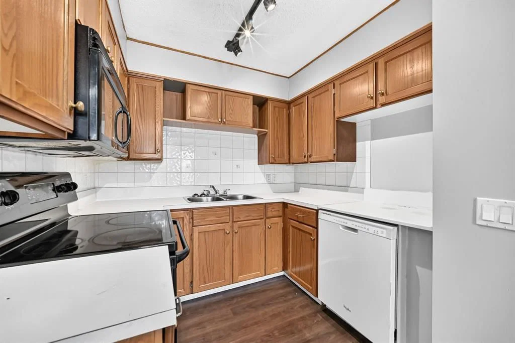 7964 Huntington Road NE, Calgary — photo 4 of 49
