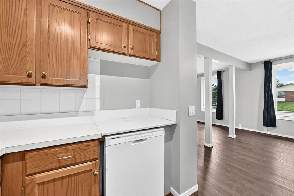 7964 Huntington Road NE, Calgary — photo 5 of 49