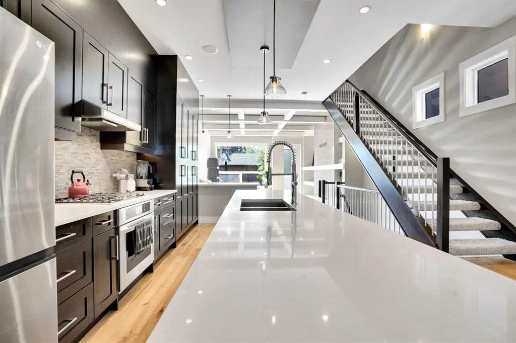 235 11 Avenue NE, Calgary — photo 5 of 39