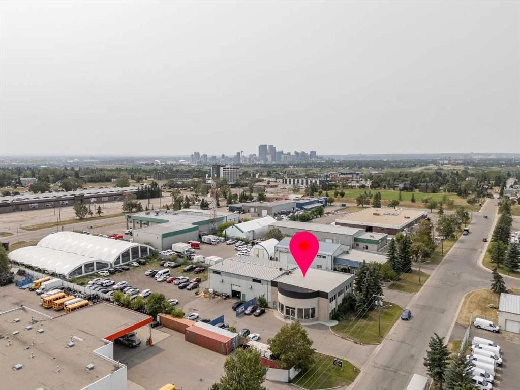 2341 20 Avenue NE, Calgary — photo 3 of 34