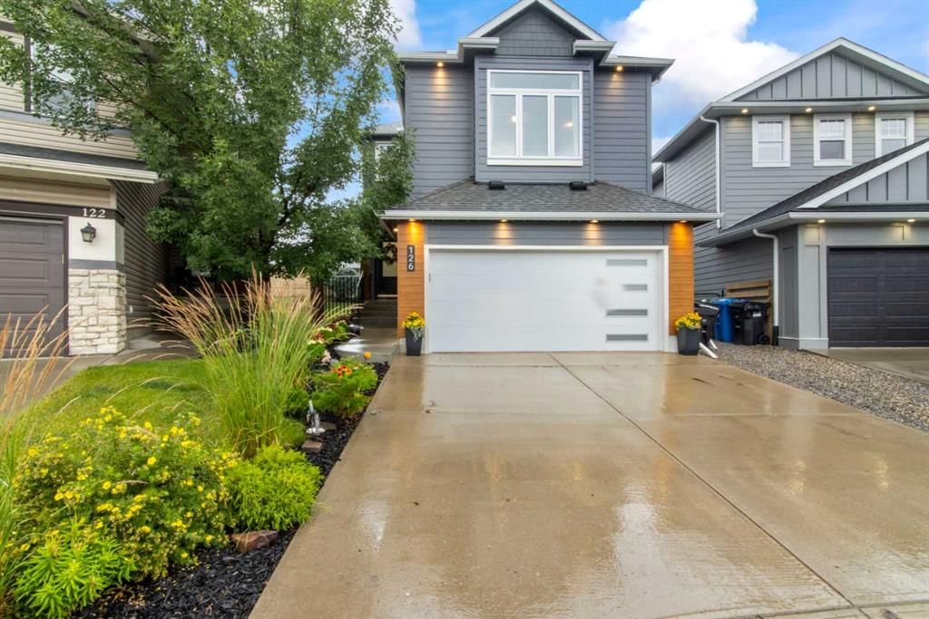 126 Chapman Close SE, Calgary — main listing photo