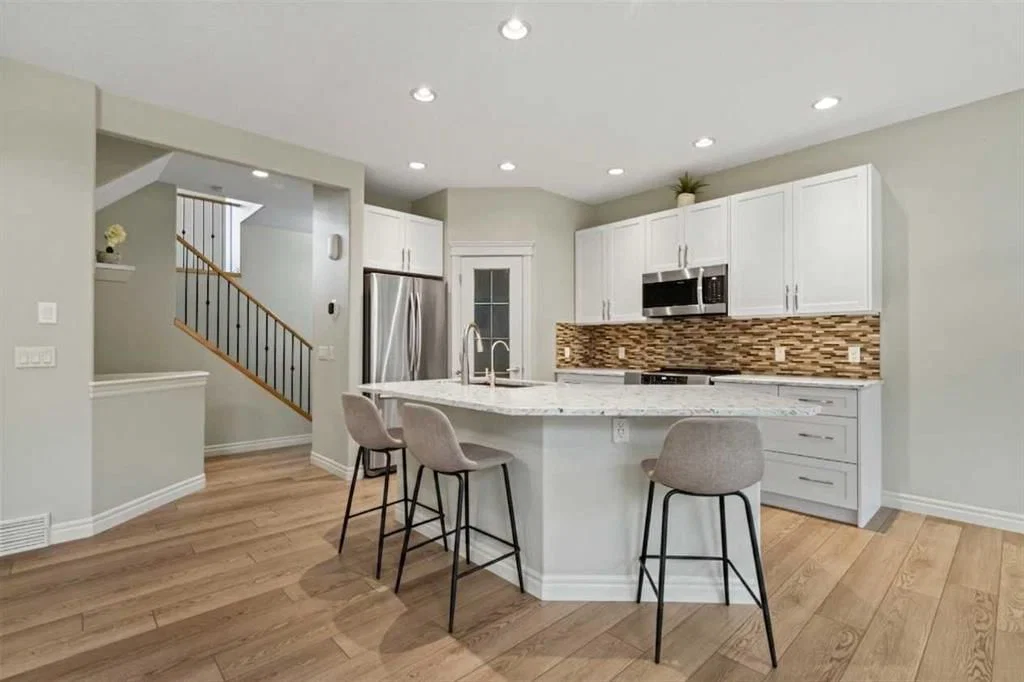 126 Chapman Close SE, Calgary — photo 4 of 34