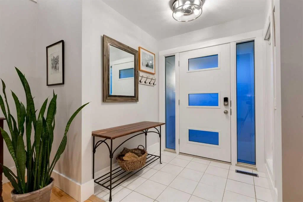 775 STRATHCONA Drive SW, Calgary — photo 5 of 50