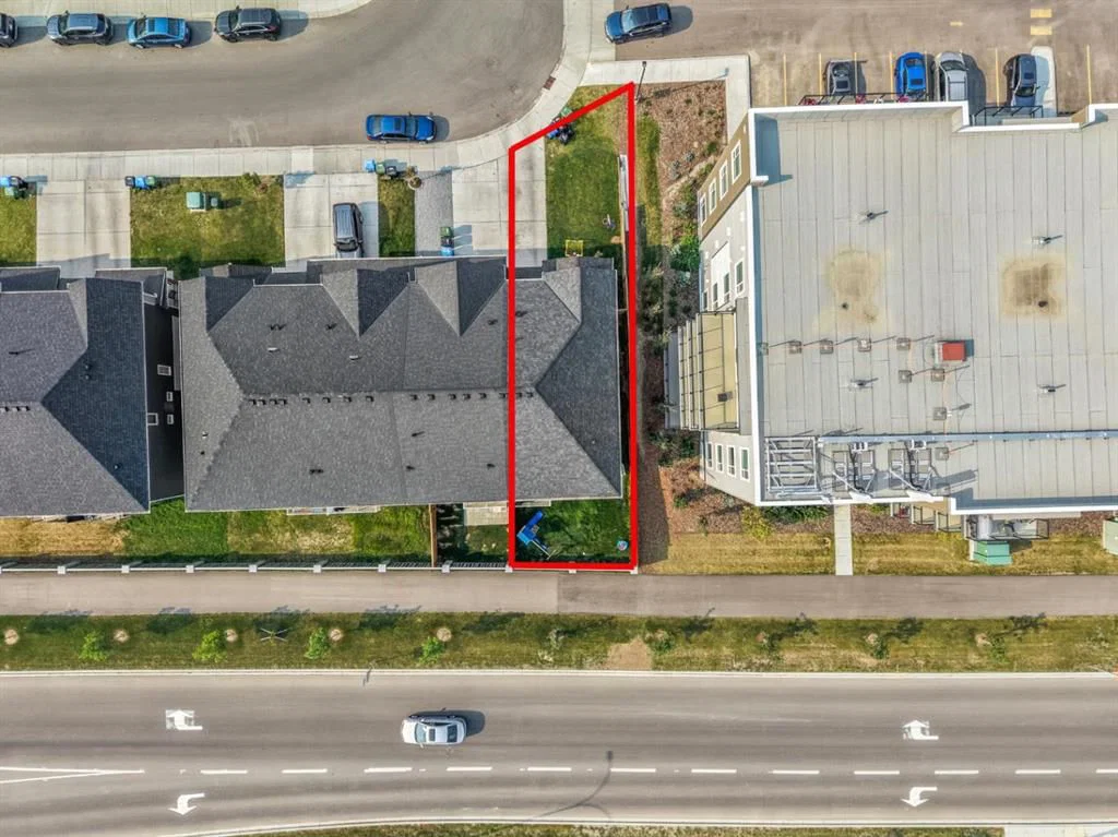 260 Carringham Way NW, Calgary — photo 3 of 38