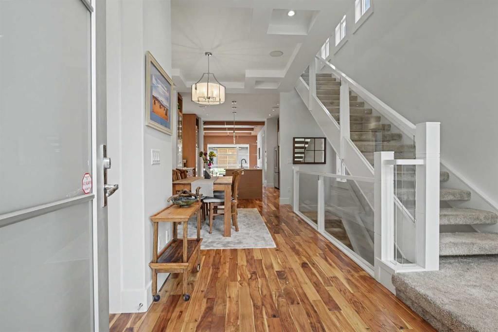 2027 42 Avenue SW, Calgary — photo 2 of 50