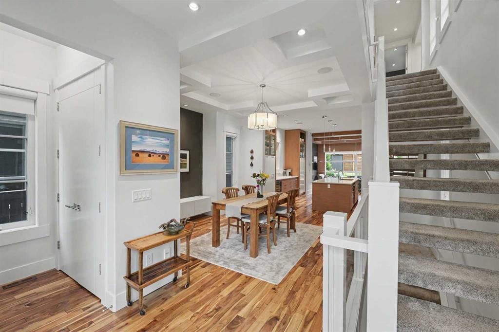 2027 42 Avenue SW, Calgary — photo 3 of 50