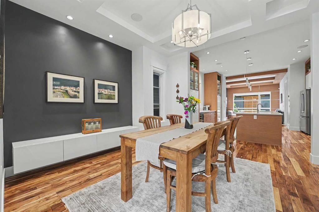 2027 42 Avenue SW, Calgary — photo 5 of 50