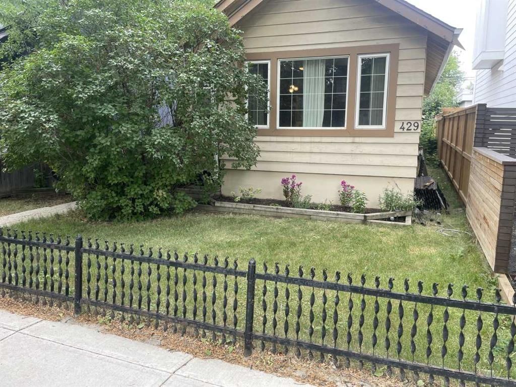 429 10 Street NE, Calgary — main listing photo