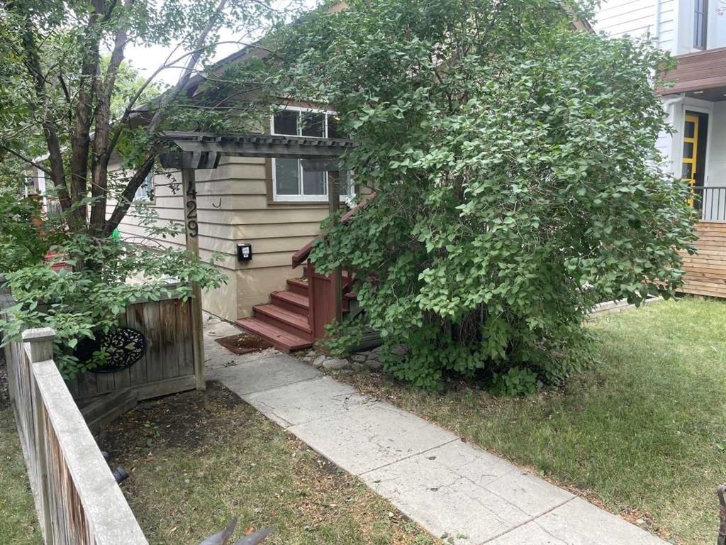 429 10 Street NE, Calgary — photo 2 of 39