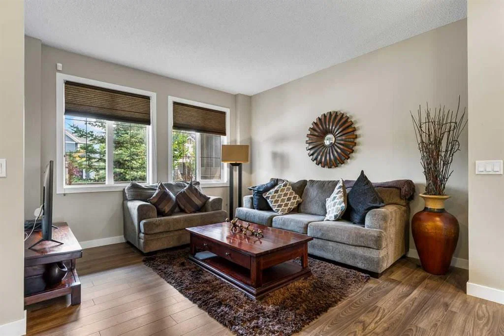 579 Evanston Drive NW, Calgary — photo 4 of 47