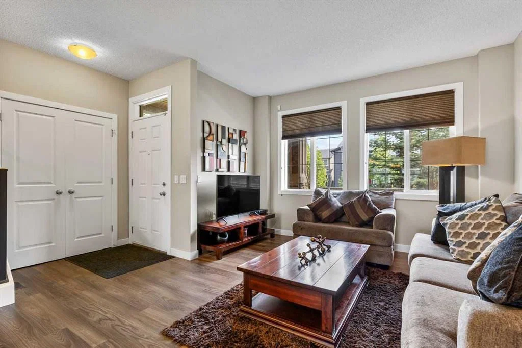 579 Evanston Drive NW, Calgary — photo 5 of 47
