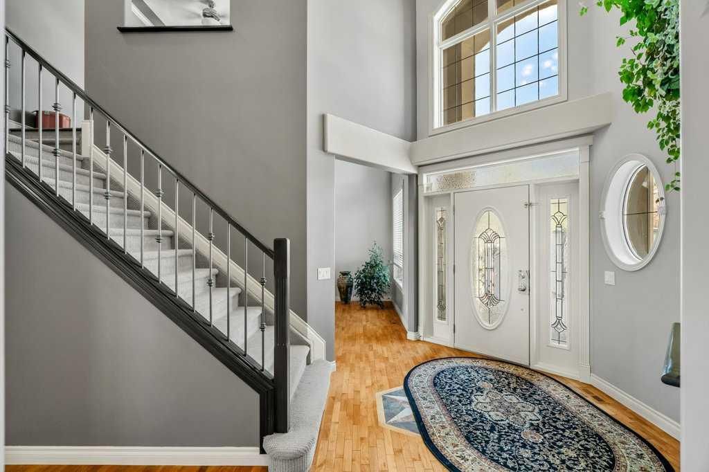 40 Sienna Park Crescent SW, Calgary — photo 2 of 50