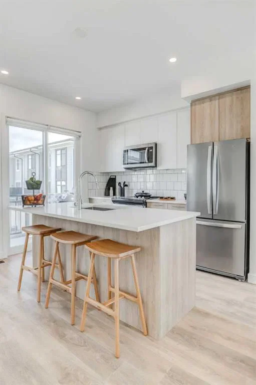 839 Belmont Drive SW, Calgary — photo 2 of 17
