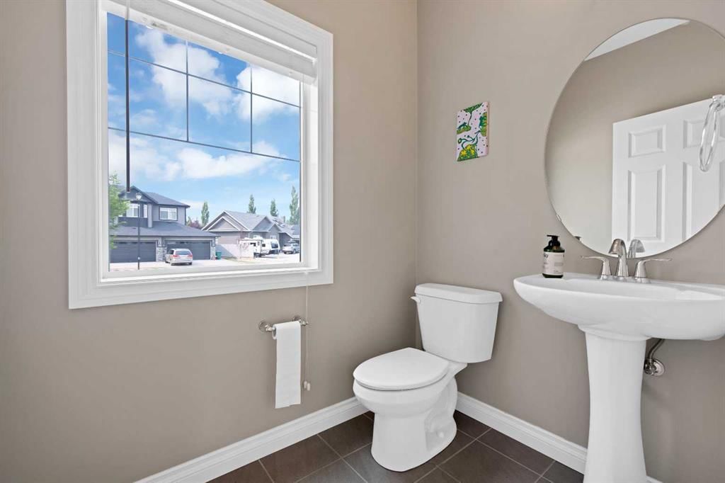 146 Canoe Crescent SW, Airdrie — photo 3 of 25