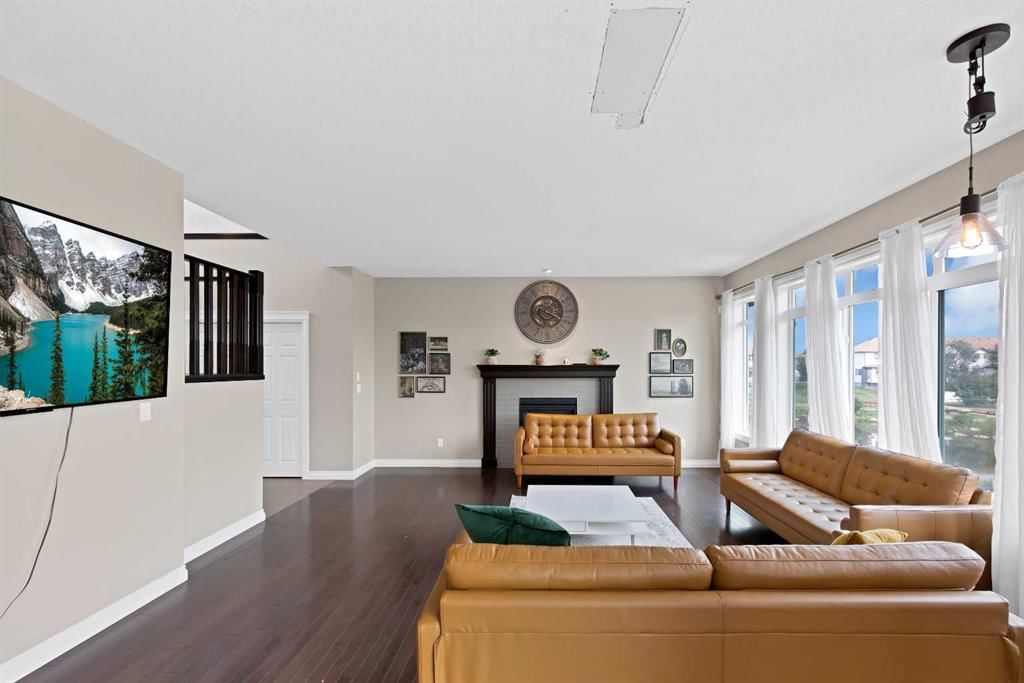 146 Canoe Crescent SW, Airdrie — photo 4 of 25