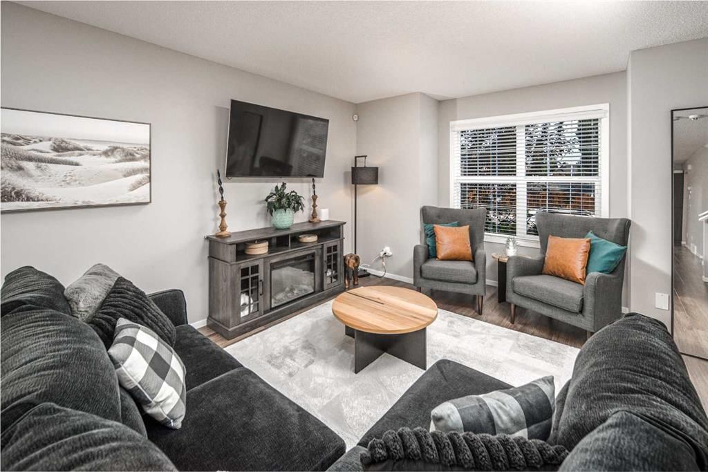 264 Chaparral Valley Square SE, Calgary — photo 3 of 30